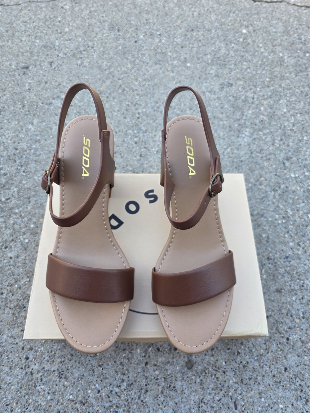 SODA Women's Brown Block Heel Sandals Size 10 - Picture 13 of 13